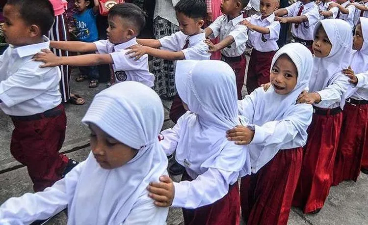 Ilustrasi anak sekolah SD