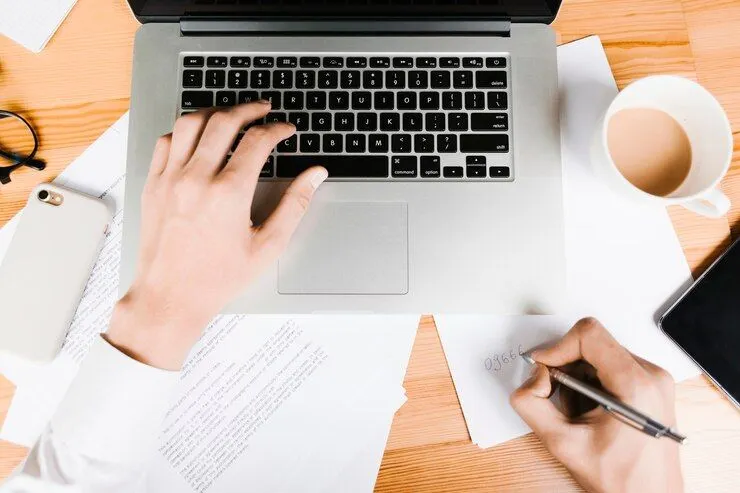 Berikut ini enam peluang bisnis yang bisa dijalankan untuk menambah penghasilan hanya dengan modal laptop.