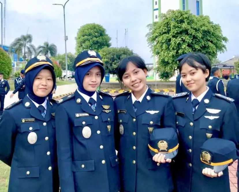 Taruni Sekolah Kedinasan