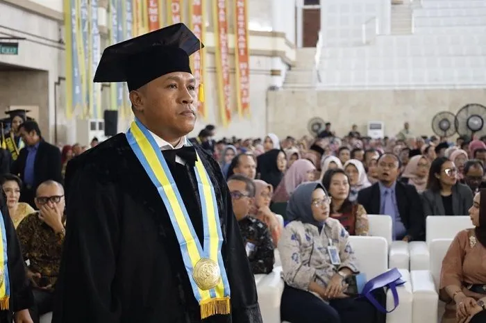 Doktor pertama dari Mahasiswa Internasional UPN Veteran Yogyakarta