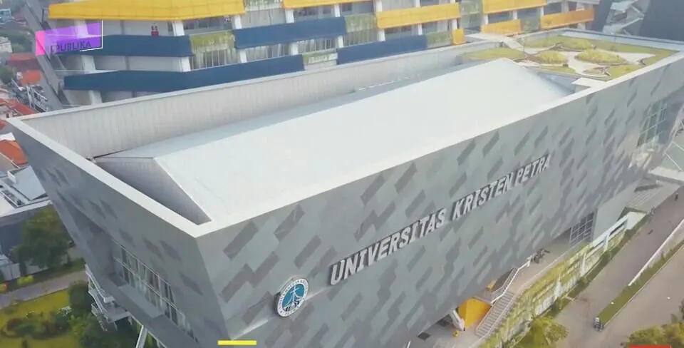 Penampakan gedung Universitas Kristen Petra