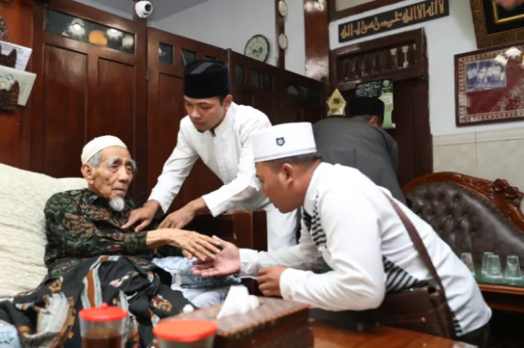 Mbah Moen pernah membagikan amalan yang diyakini dapat membantu melunasi hutang dan membuka pintu rezeki yang melimpah.
