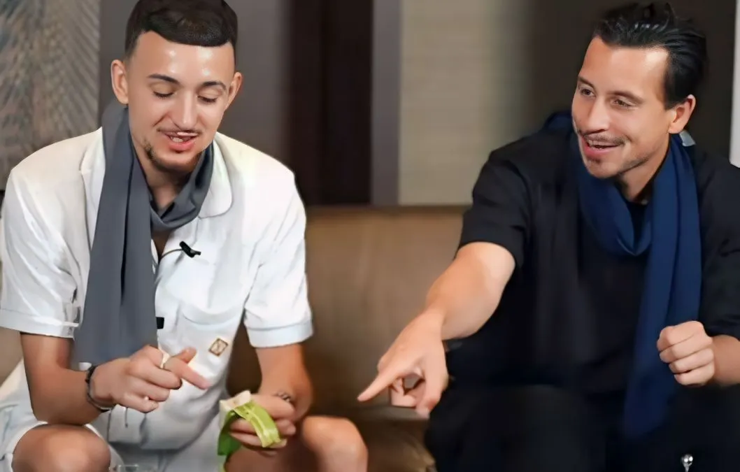 Ivar Jenner dan Thom Haye saat mencicipi makanan Indonesia (Tangkapan layar YouTube Indosat Ooredoo Hutchison)