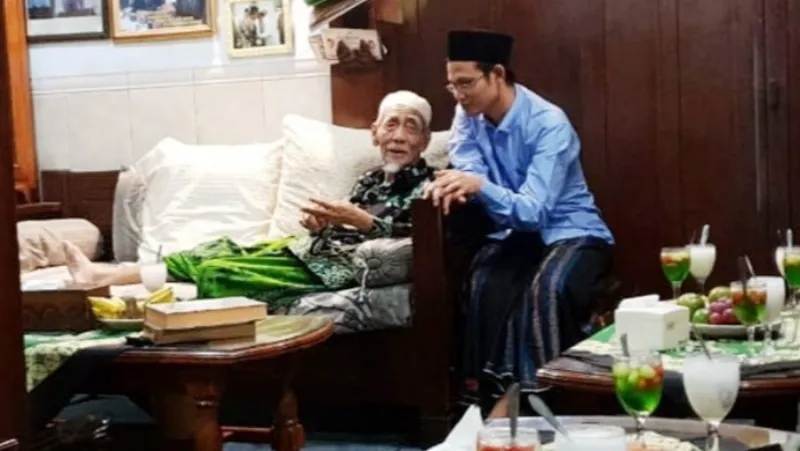 Mbah Moen, seorang ulama besar Indonesia, pernah mengungkapkan sebuah rahasia yang dapat membuat rezeki mengalir deras.