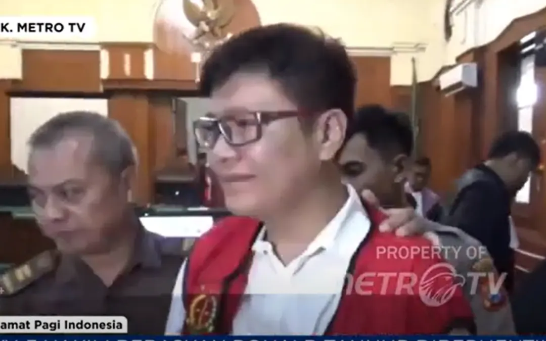 Masyarakat geram kepada 3 hakim yang menjatuhkan vonis bebas kepada Ronald Tannur di Pengadilan Negeri Surabaya.