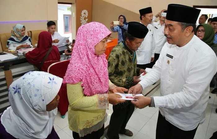 Penyerahan Bantuan Sosial Kepada KPM