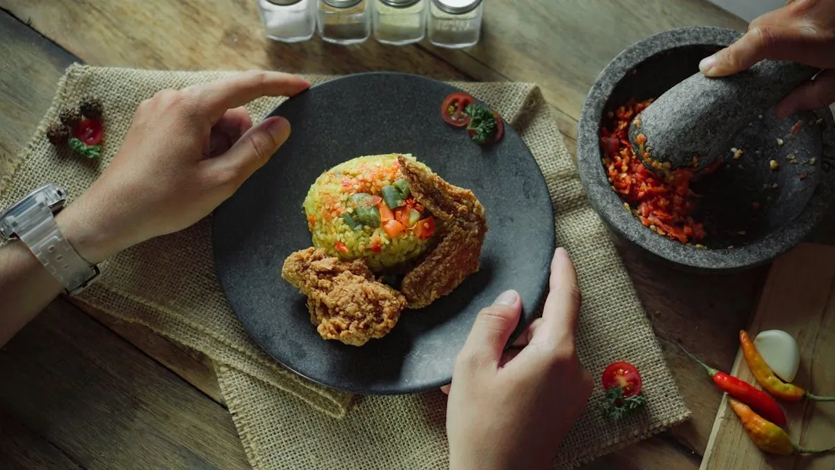 Ada beberapa ide usaha yang cocok untuk ibu rumah tangga. Bahkan hanya dengan membutuhkan modal sedikit atau ringan.