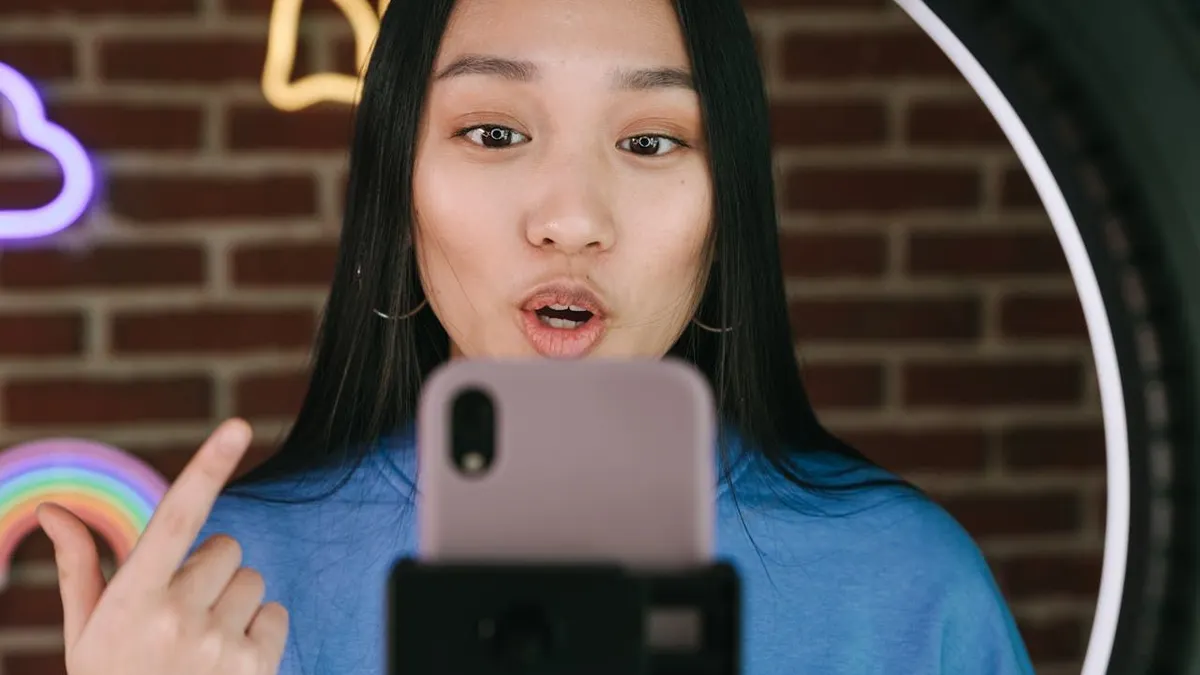 Ada beberapa persyaratan umum dan kategori jumlah followers untuk calon mahasiswa baru yang tertarik mendaftar Beasiswa Influencer.