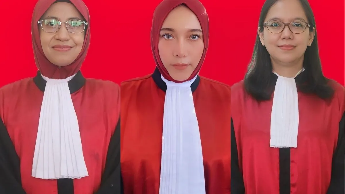 Adapun Wakil Tuhan atau Yang Mulia (sebutan lain untuk hakim) memimpin jalannya sidang PK Saka Tatal, ketiga-tiganya merupakan wanita.