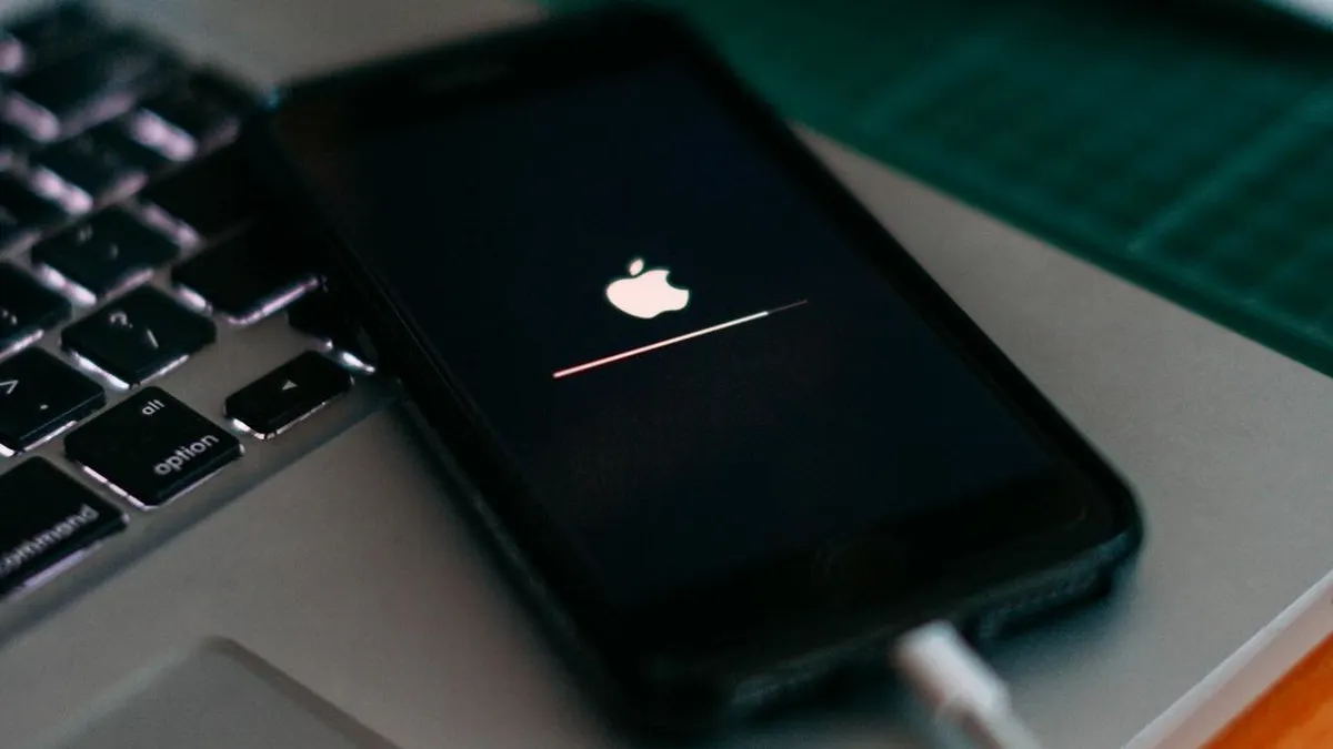 Artikel kali ini akan membagikan 10 tips untuk menjaga baterai iPhone tetap irit dan kuat setelah update iOS 18.