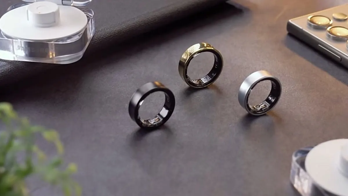 Bentuknya yang simple dengan berat 2,7 gram untuk ukuran jari nomor 9 membuat smart ring ini terasa seperti cincin biasa pada umumnya.