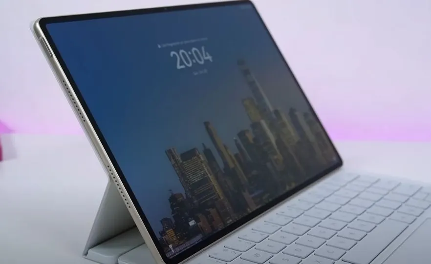 Berikut adalah 12 fitur inovatif dari HUAWEI MatePad Pro 12.2 yang bisa dipertimbangkan pengguna kenapa harus membeli tablet ini.