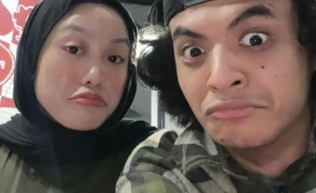 Nikita Mirzani juga sempat menyampaikan terkait beberapa utang dan gosip kehamilan yang diduga sengaja ditutupi oleh anaknya.