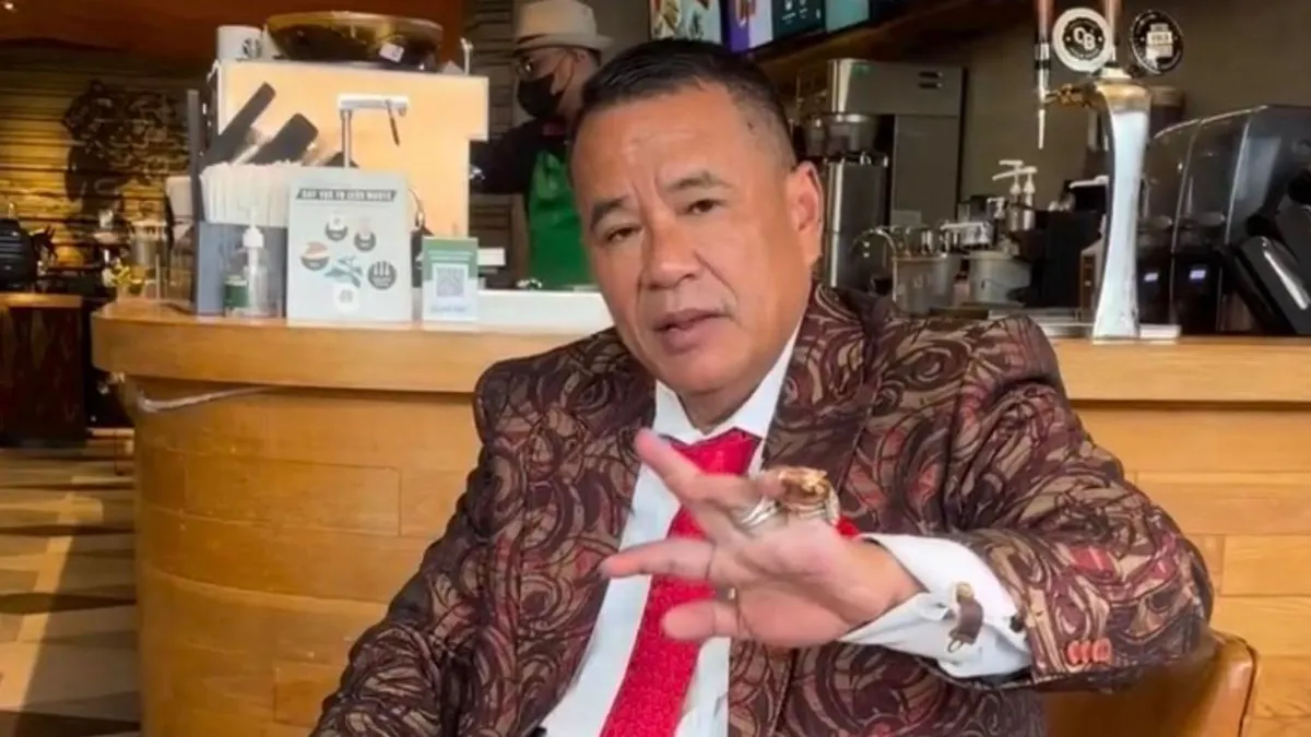 Hotman Paris metraktir Pegi Setiawan untuk makan ramen bareng di Hotmen Ramen miliknya yang berlokasi di Jakarta.