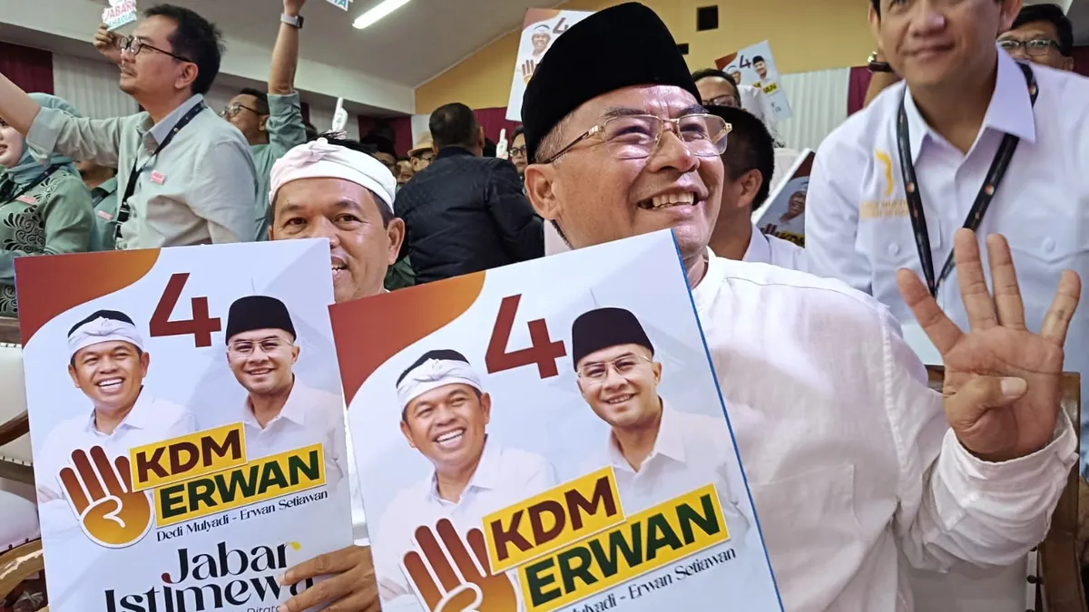 Cagub-Cawagub Jabar, Kang Dedi Mulyadi (KDM) dan Erwan Setiawan mendapat nomor urut empat saat pengundian yang digelar KPU Jabar.