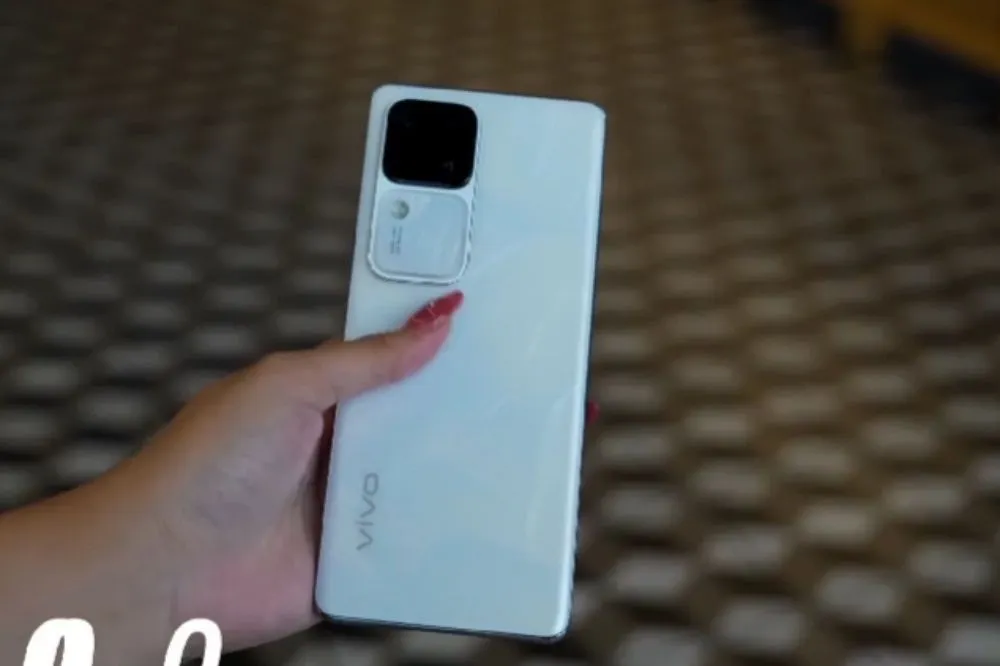 Tertarik beli HP Vivo V30 5G? Ayo cari tahu terlebih dahulu seperti apa kelebihan dan kekurangan HP ini.