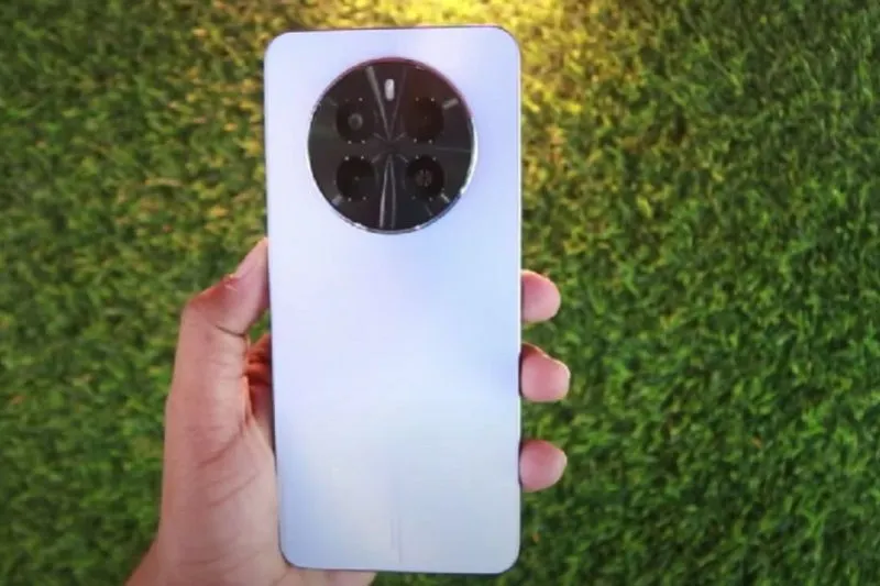 Bagi kamu yang tertarik beli HP Realme 13 ini, maka perlu mengetahui spesifikasi beserta kelebihan dan kekurangannya.