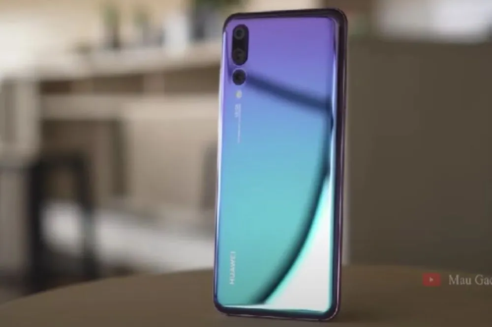 Kamu sedang cari HP baru dengan spesifikasi dewa tapi harganya terjangkau? Huawei P20 Pro layak untuk dipertimbangkan.