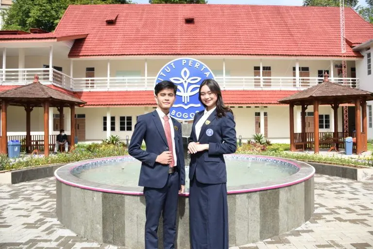 Ribuan calon mahasiswa baru bersaing ketat agar dapat diterima di perguruan tinggi negeri atau swasta terbaik di Jawa Barat.