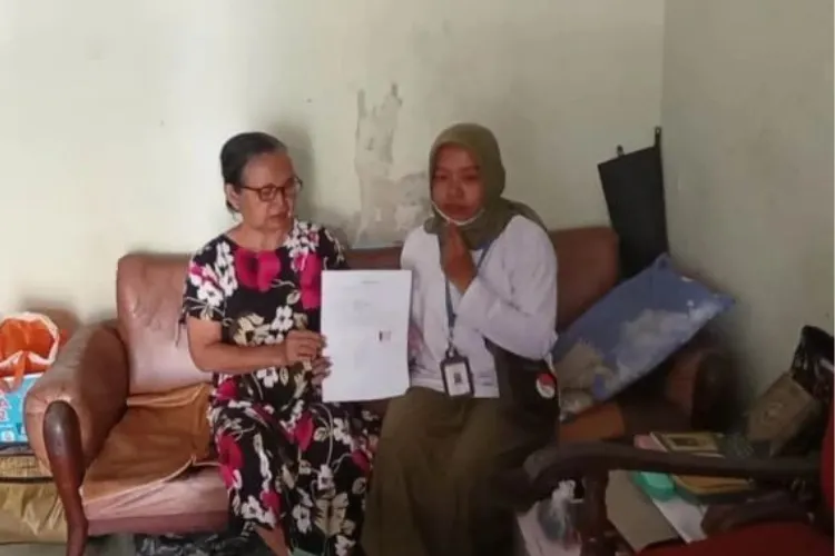 KPM hanya tinggal menunggu surat undangan atau pemberitahuan dari Pendamping Sosial soal kapan bansos-bansos tersebut cair.