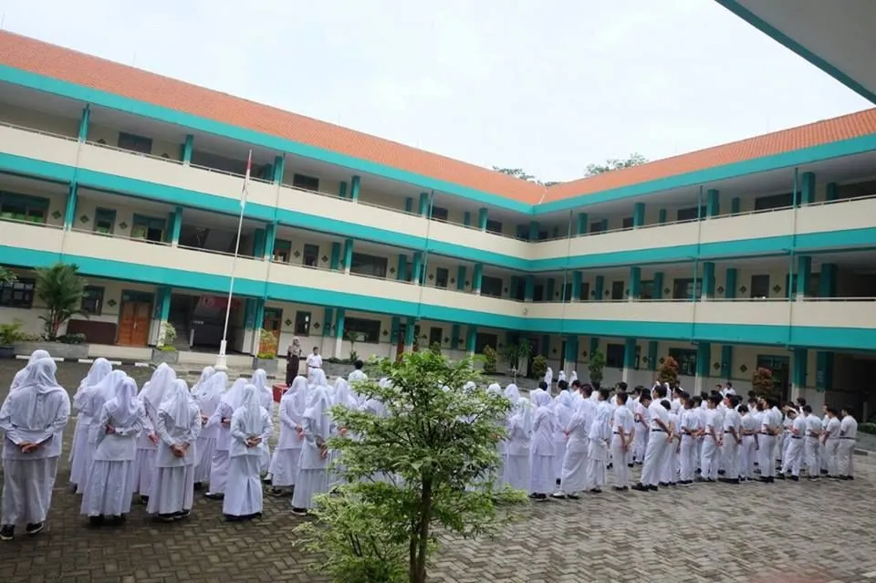 Daftar SMA terbaik yang ada di Semarang ini diambil dari data yang dikeluarkan oleh Lembaga Tes Masuk Perguruan Tinggi (LTMPT).