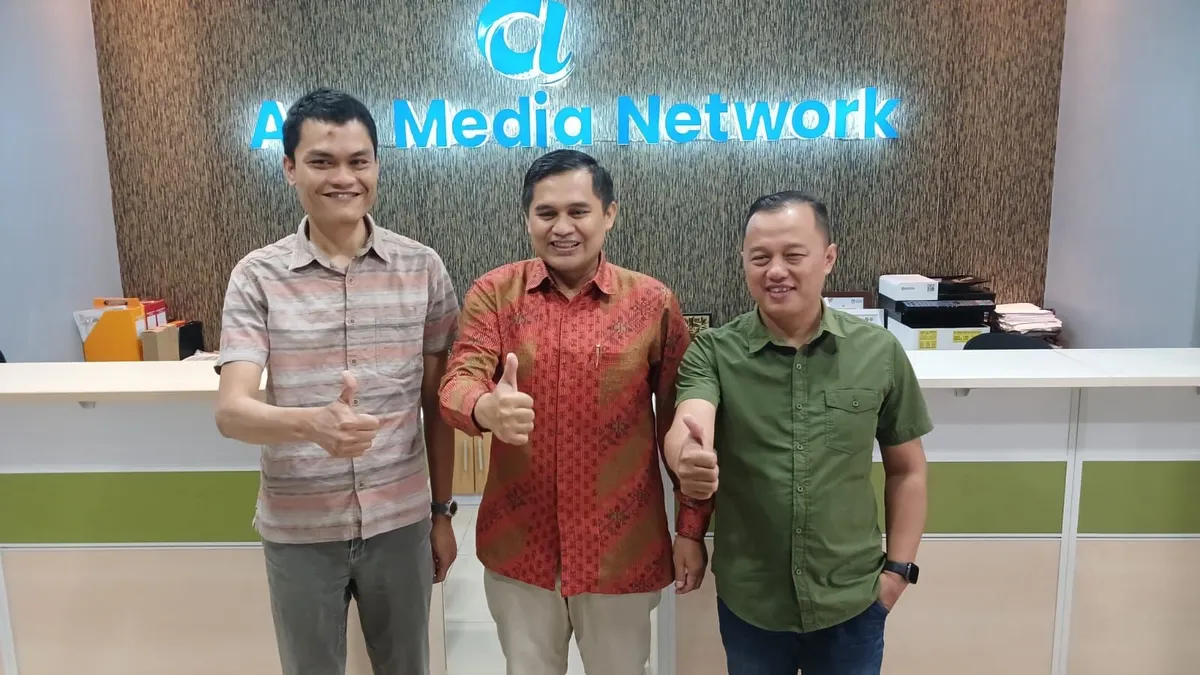 Dalam podcast ayotalk, Gun Gun berbicara alasannya berpasangan dengan Sahrul Gunawan dalam Pilkada Kabupaten Bandung 2024.