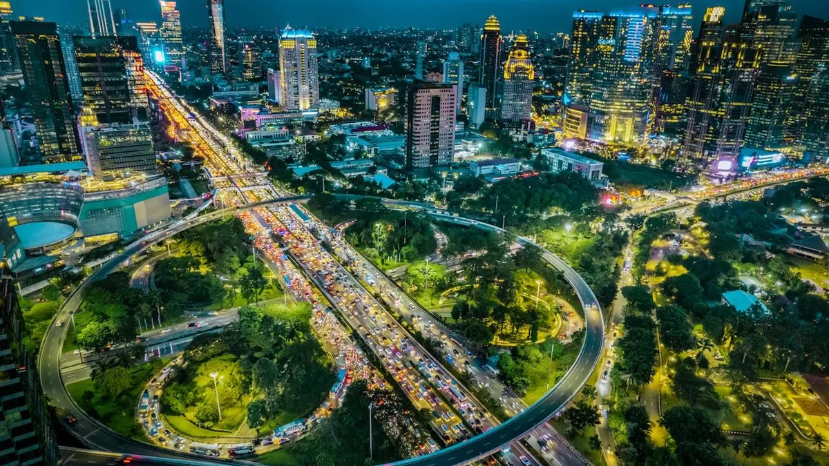 Data menariknya, berdasarkan catatan BPS DKI Jakarta, animo menginap di hotel nonbintang itu lebih tinggi dibanding hotel bintang.