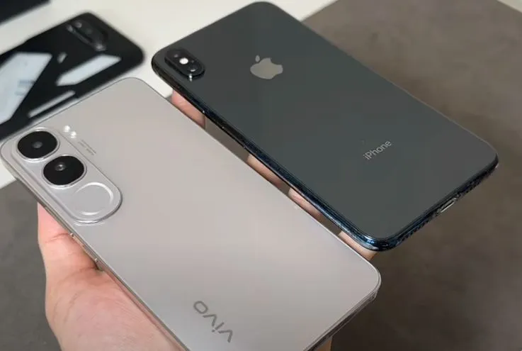 Dengan budget Rp3 Juta, mana yang akan pengguna pilih Vivo V40 Lite terbaru atau memilih iPhone XS kondisi bekas.