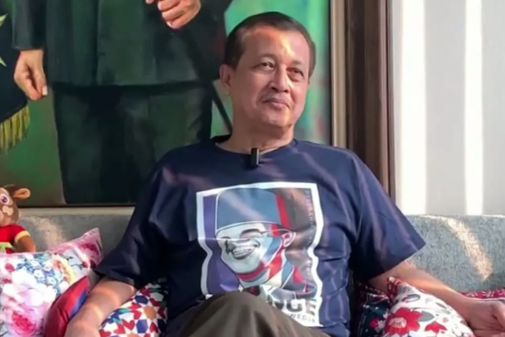 Purnawirawan Polri Komjen. Pol. Drs. Oegroseno, S.H