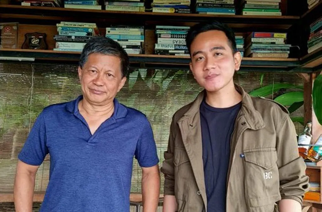 Rocy Gerung dan Gibran Rakabuming Raka