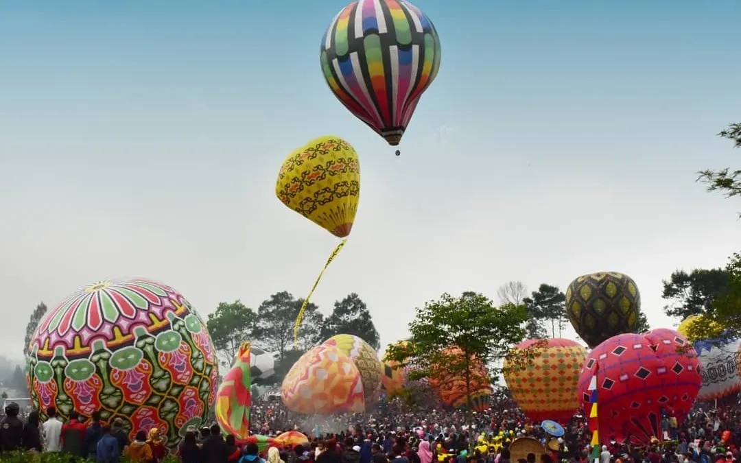 Tradisi unik di Wonosobo berupa Festival Balon Udara.