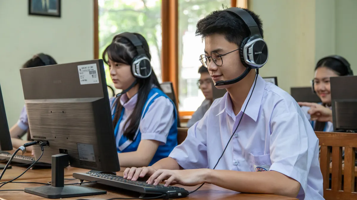 Satu-satunya Sekolah Swasta yang masuk dalam 15 SMA terbaik di Surabaya