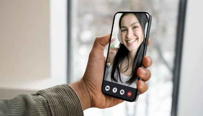 Ilustrasi Video Call di WhatsApp (WA)