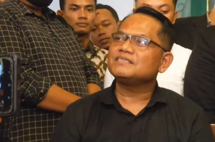 Salah satu tudingan yang dibantah Iptu Rudiana adalah soal dugaan masyarakat yang mengatakan bahwa putranya Eky masih hidup.