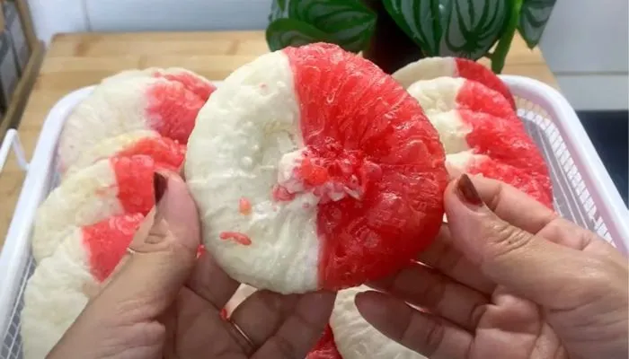 Kue cucur merah putih