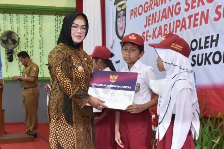 Terkini, dikabarkan oleh petugas terpantau kembali ada penyaluran bantuan sosial untuk bidang pendidikan.