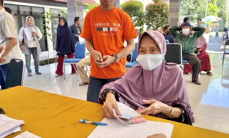 Sekitar pukul 9.00-15.30 WIB kemungkinan besar akan ada bantuan sosial (bansos) yang akan cair lewat rekening KKS.
