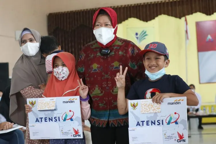 Khusus penerima bantuan yang beralih dari PT Pos ke KKS akan menerima nominal lebih besar karena mencakup periode Juli hingga Desember 2024.