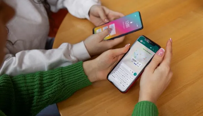 Ilustrasi cara mengirim file, foto dan video lewat Bluetooth dari iPhone ke hp Android.
