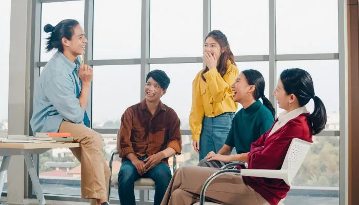 Ilustrasi 10 sifat kepribadian ambivert yang jarang diketahui.
