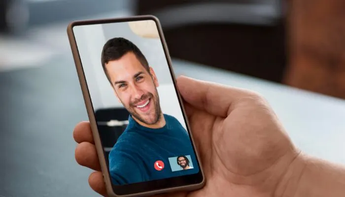 Ilustrasi cara merekam video call di WhatsApp menggunakan suara dari Hp Android