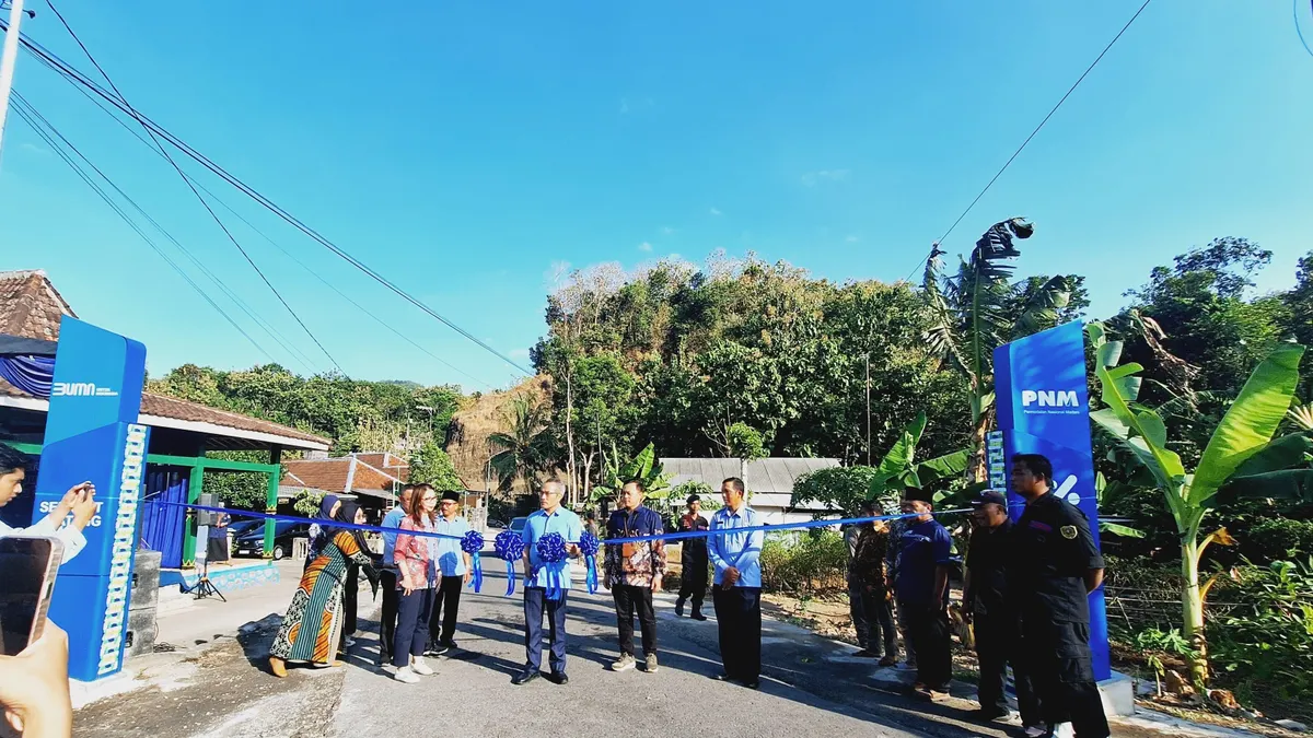 Kampung Madani Desa Wukirsari diresmikan oleh Bupati Bantul, H. Abdul Halim Muslih yang juga dihadiri oleh Kepala Desa Wukirsari Susilo Hapsoro.