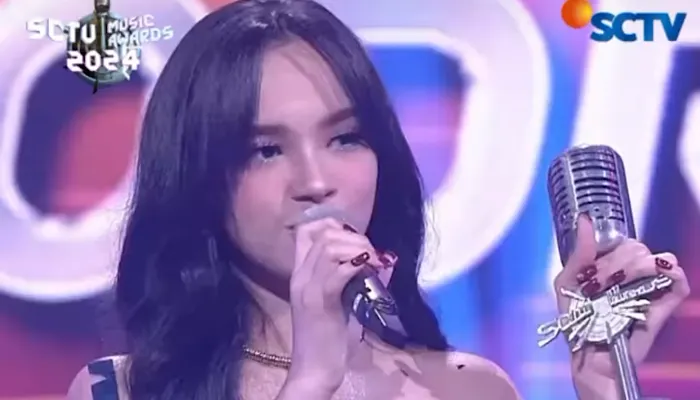 Lyodra Borong 4 Piala di Ajang SCTV Music Awards 2024