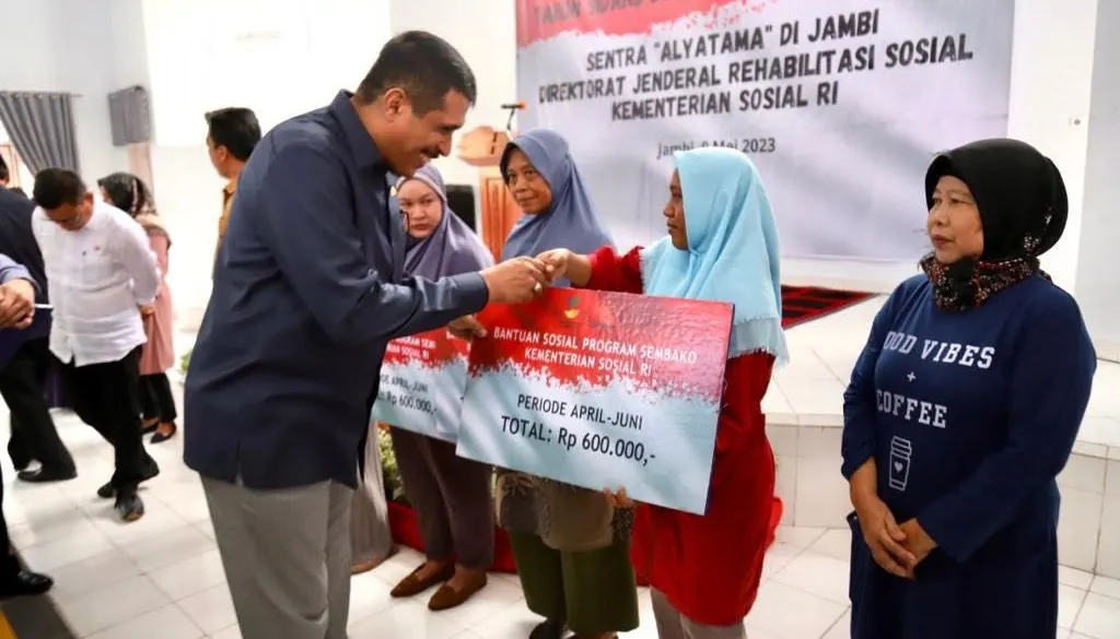 Meskipun bantuan PKH dan BPNT masih ditunggu banyak masyarakat, namun bantuan tersebut belum termasuk dalam daftar yang dicairkan pada hari ini.