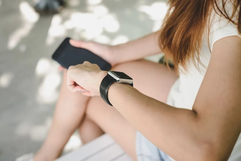 Ilustrasi memilih smartwatch.