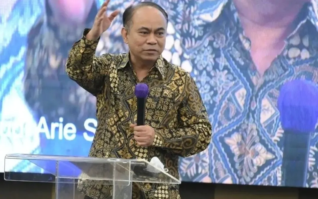 Menkominfo Budi Arie Setiadi membantah kalau jet pribadi yang digunakan Kaesang dan Erina bukan dari gratifikasi melainkan dipinjami teman.