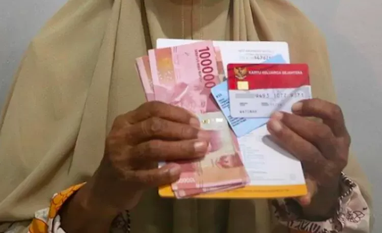 Informasi langsung dari petugas pendamping sosial, hari ini ada 3 jenis bansos yang masih bisa dicairkan oleh para KPM.