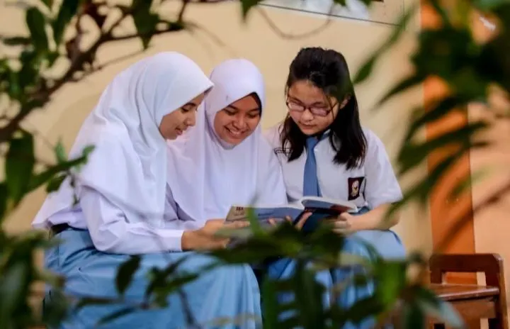 Jangan khawatir ada juga beberapa Sekolah Kedinasan yang memberi syarat boleh daftar dari lulusan SMK maupun jurusan IPS.