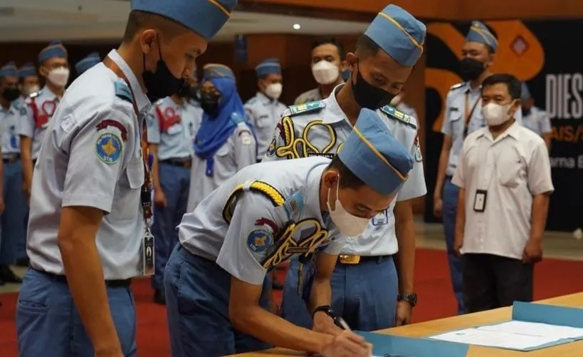 Salah satu Sekolah Kedinasan yang membuka pendaftaran penerimaan taruna taruni baru yaitu Sekolah Tinggi Ilmu Statistika (STIS).