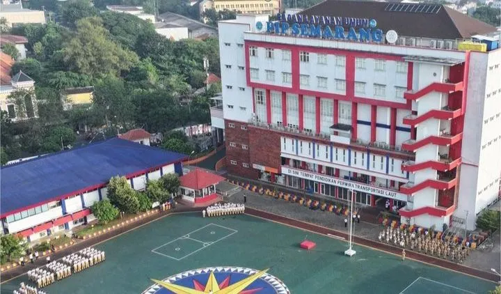 Jawa Tengah merupakan provinsi yang memiliki perguruan tinggi negeri maupun swasta hingga Sekolah Kedinasan dengan kualitas terbaik.